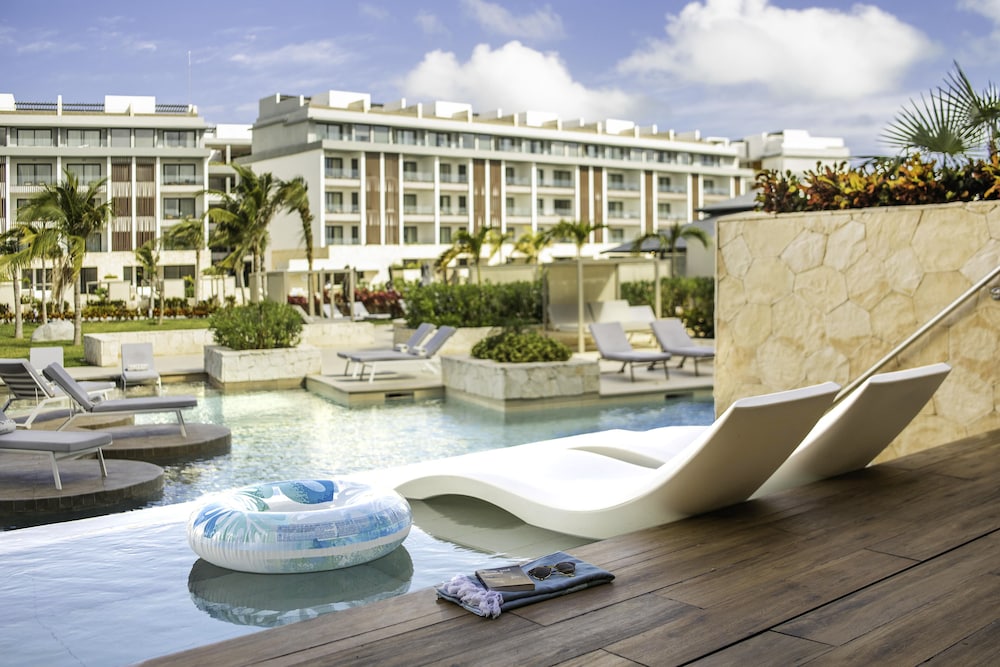 Majestic Elegance Costa Mujeres 5/42
