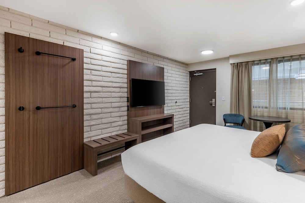 The Gibson Hotel Great Falls, an Ascend Collection Hotel 24/58