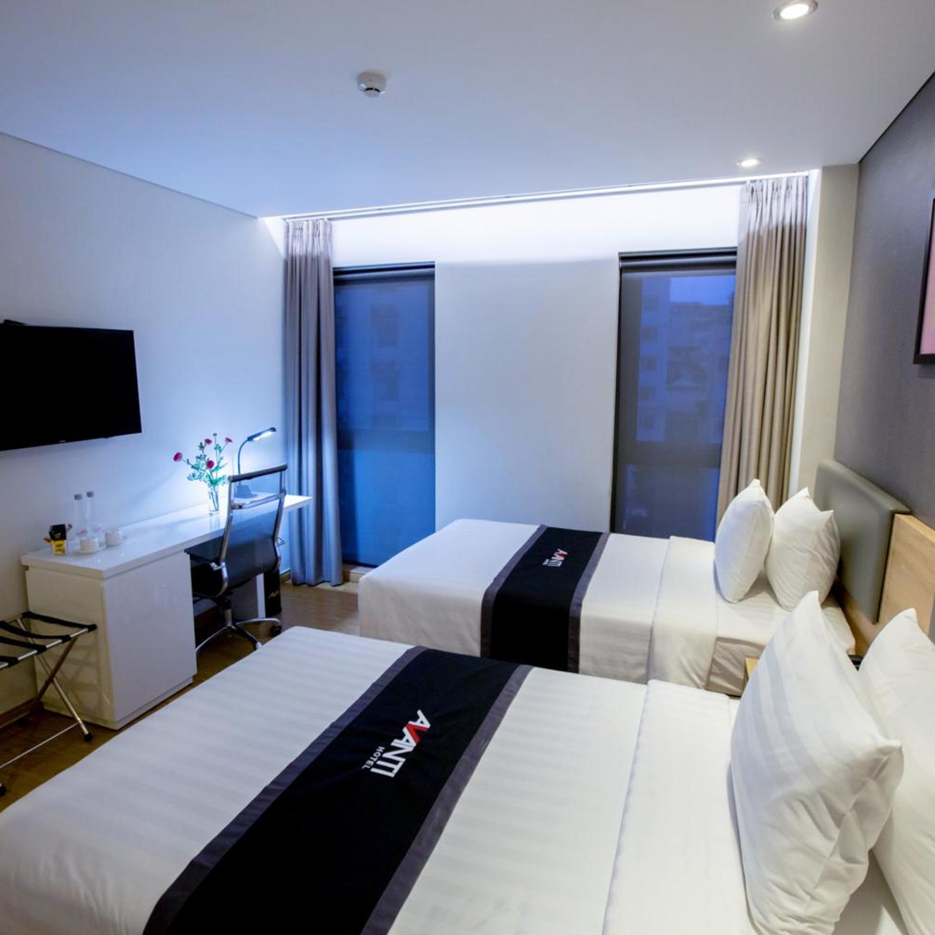 Deluxe, Twin Beds, City View