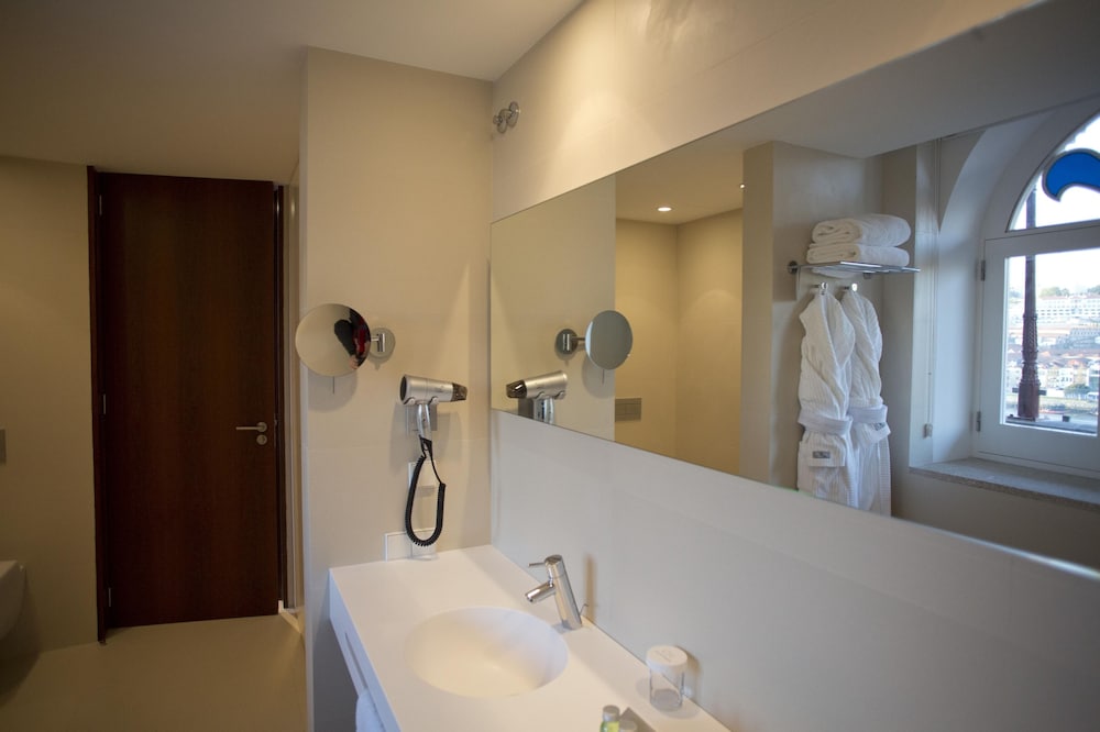 جناح جونيور بسريرين منفصلين، Carris Porto Ribeira 4/4