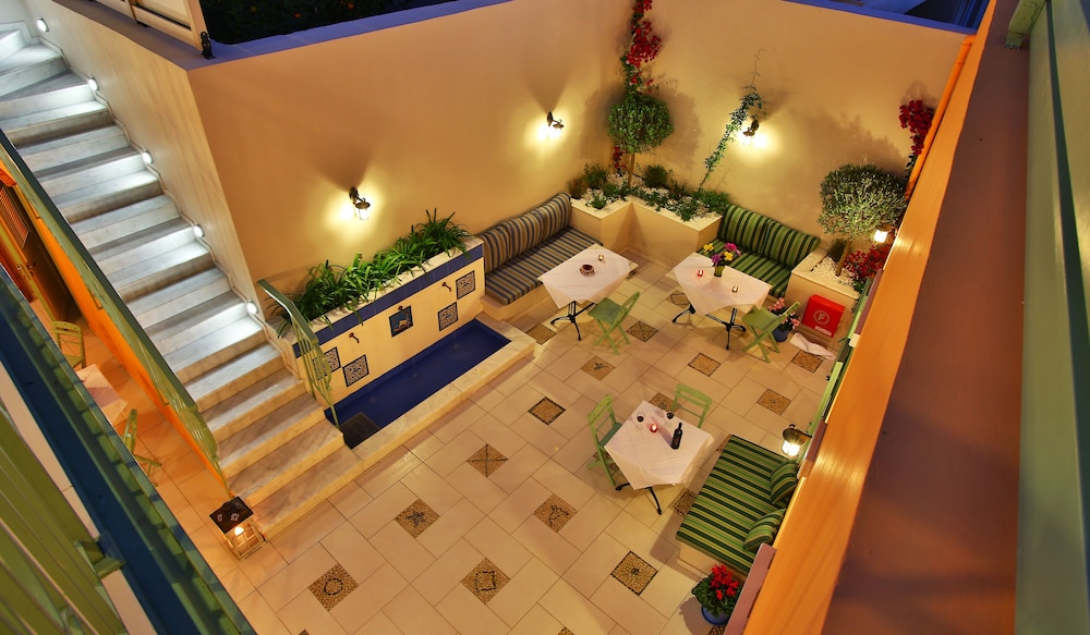 Efchi Suites 1904 8/39