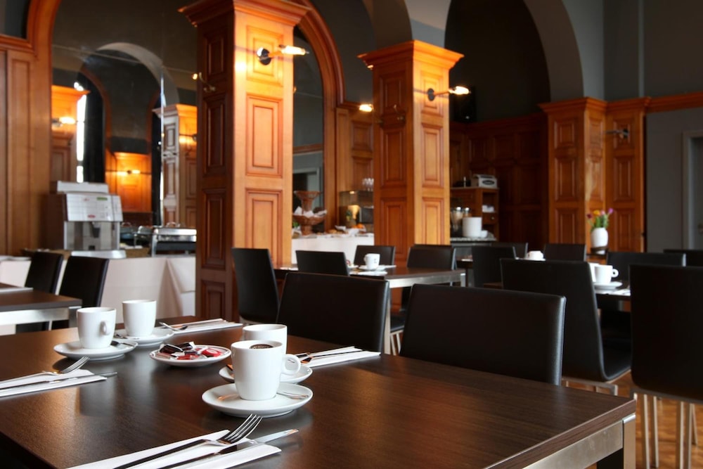restaurant-cafeteria