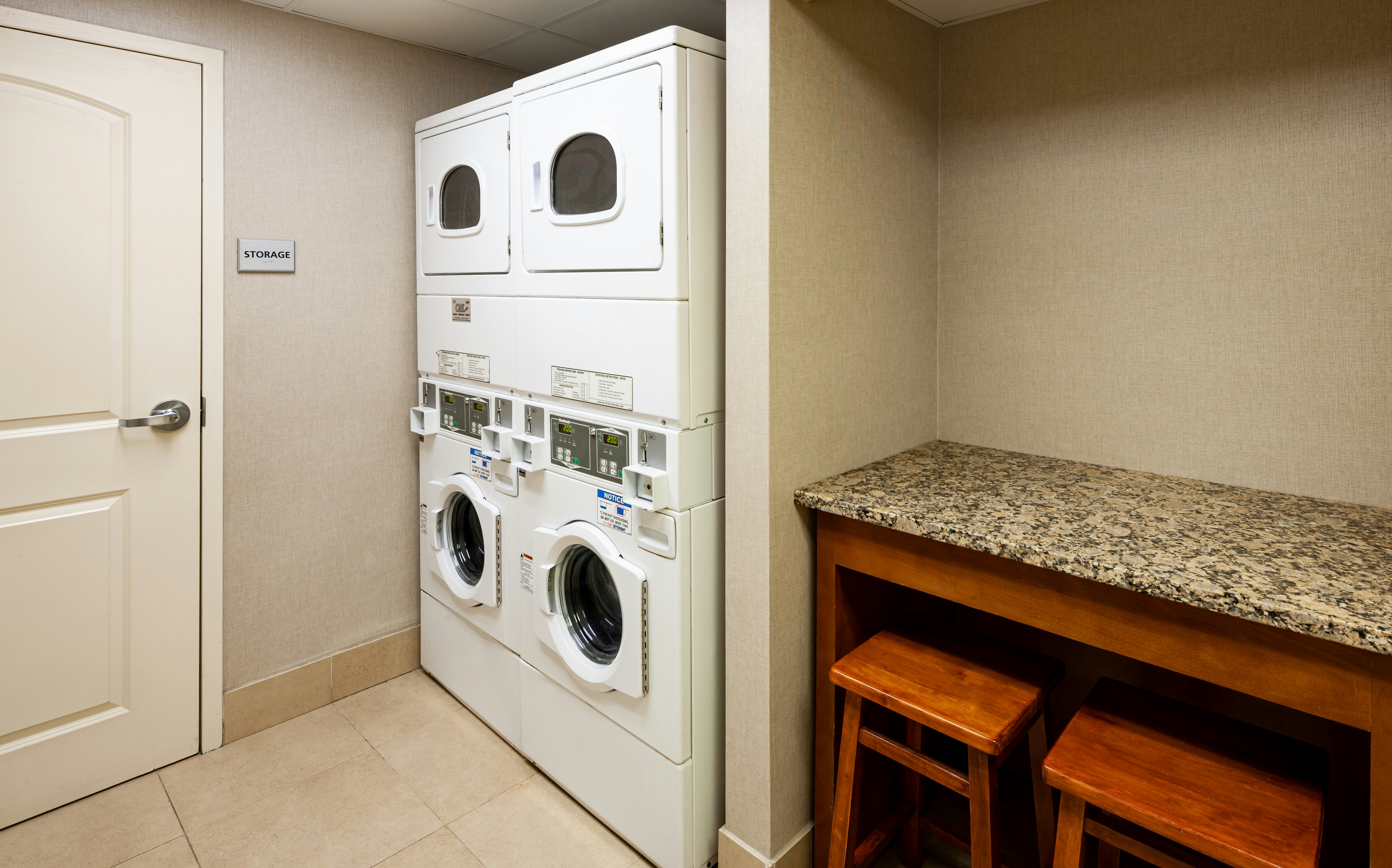 Hampton Inn Suites Mobile I 65at Airport Blvd 52/52