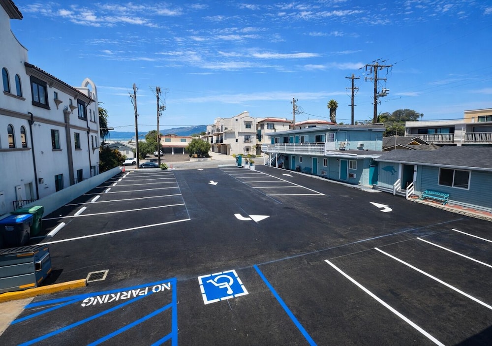 Sea Garden Motel 57/63
