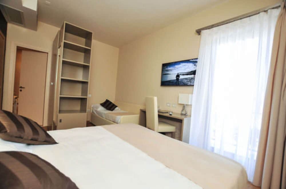 ROOM, SINGLE, SINGLE BED