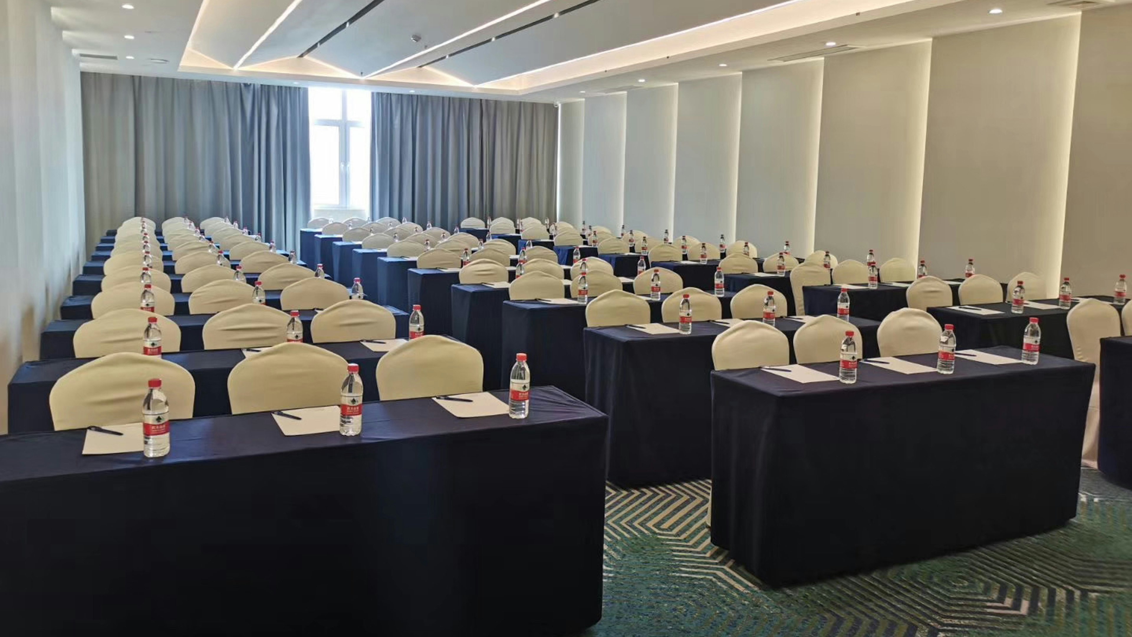 Holiday Inn Express Linyi West 73/82
