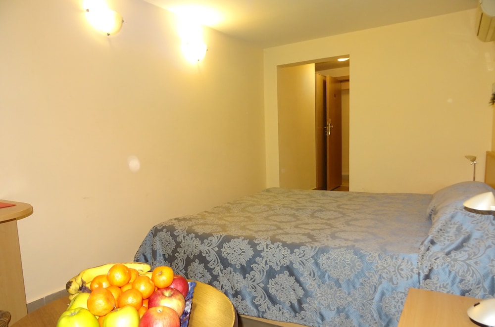 Victoria Hotel 26/50