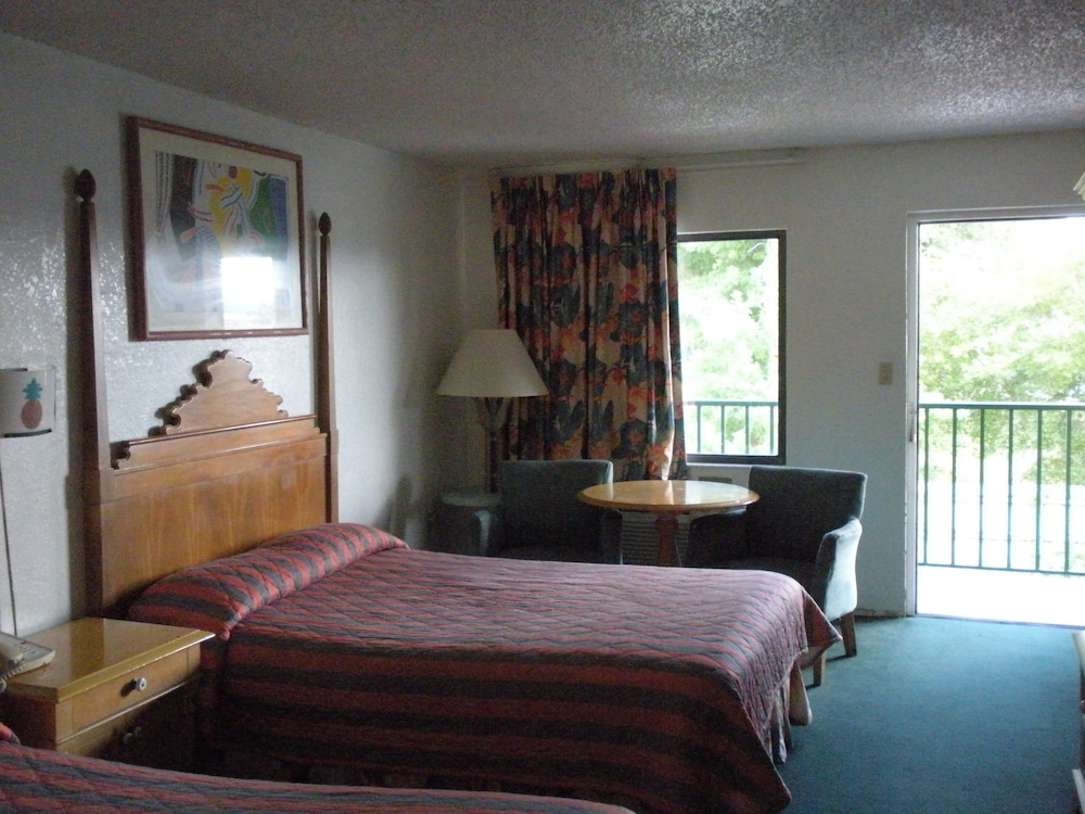 Ambassador Inn 12/32