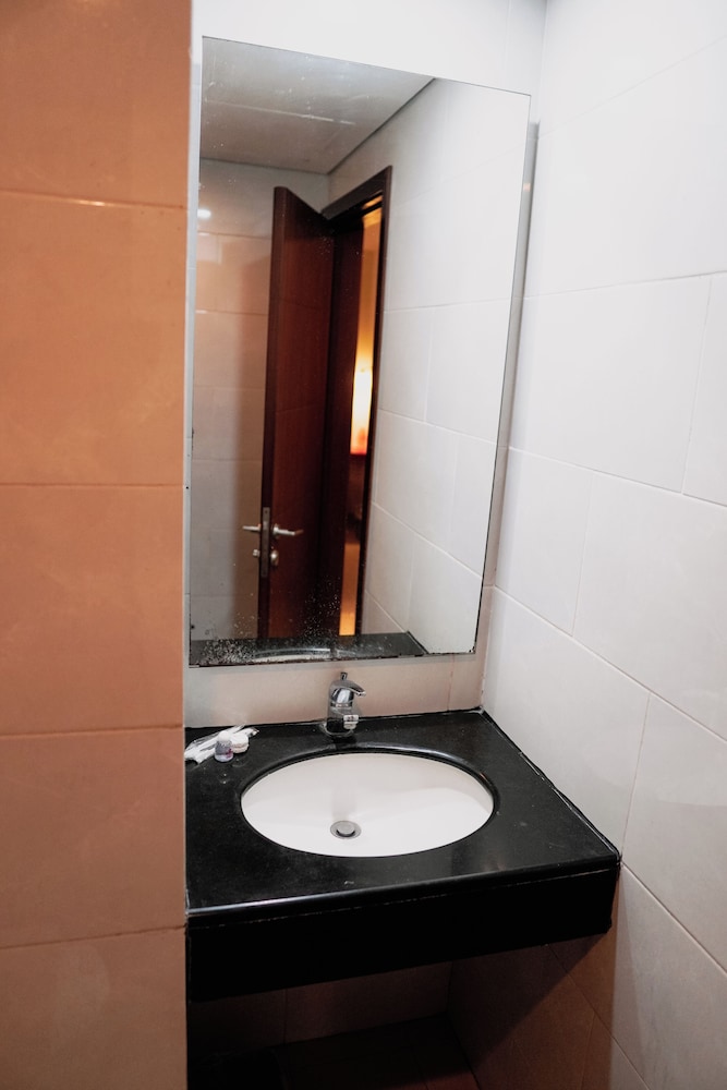 Hotel Brothers INN Merah Solo Baru 35/36