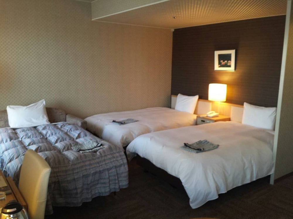 ROOM, TWIN BEDS, WITH EXTRA BED