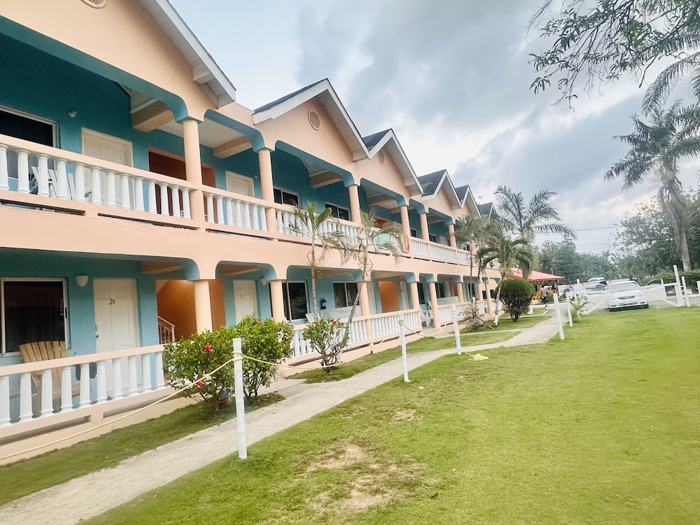 JAMAICA TAMBOO RESORT 21/23