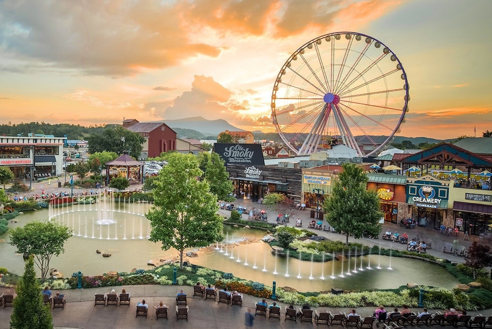 Compass by Margaritaville Hotel Pigeon Forge 33/36