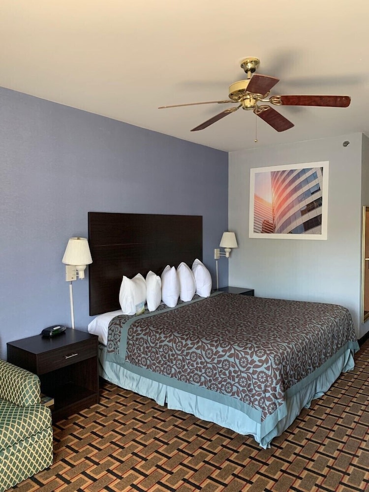 Days Inn by Wyndham Glen Allen/Richmond North 7/22