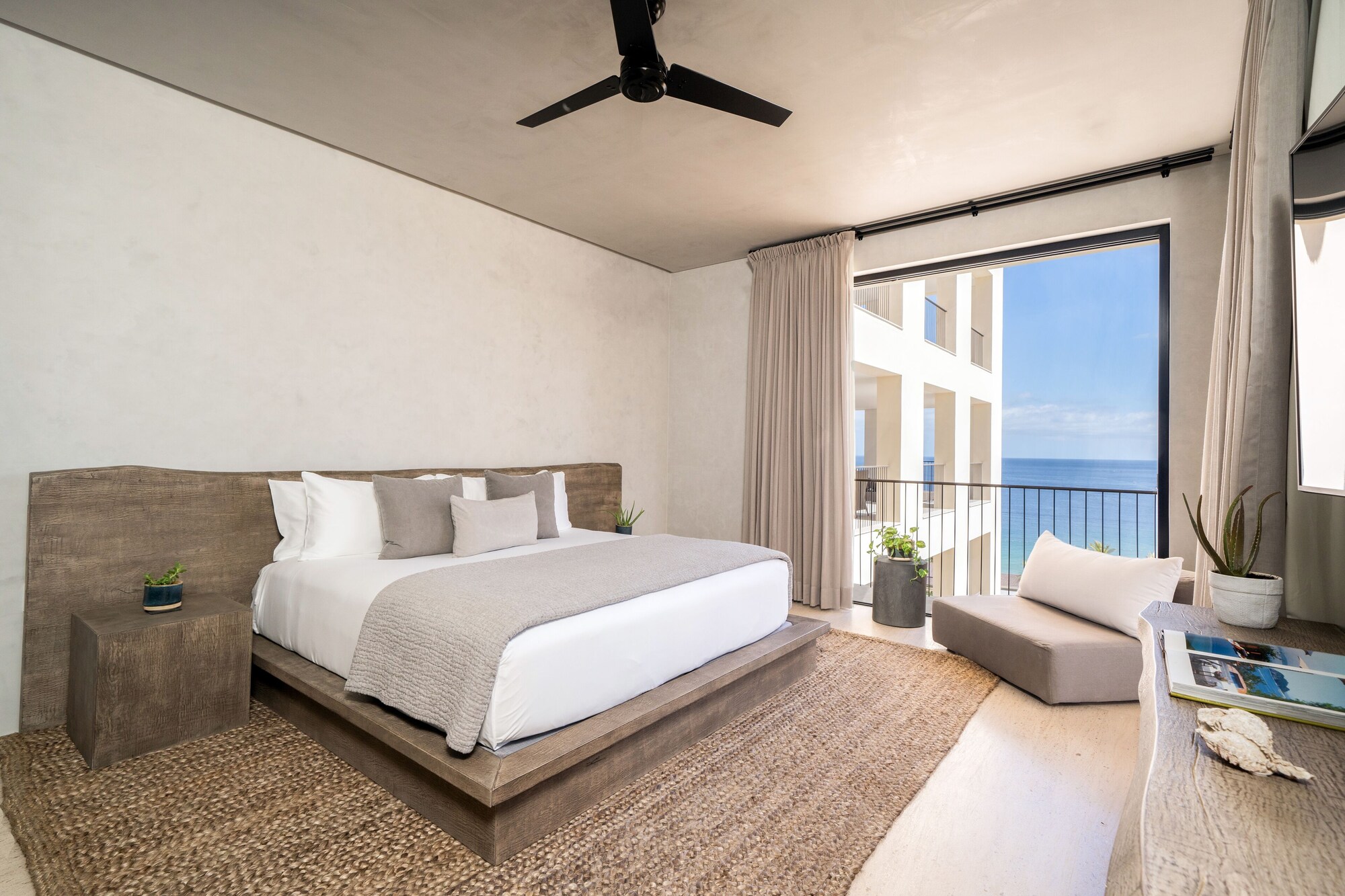 5 BEDROOMS, VILLA, BEACH FRONT