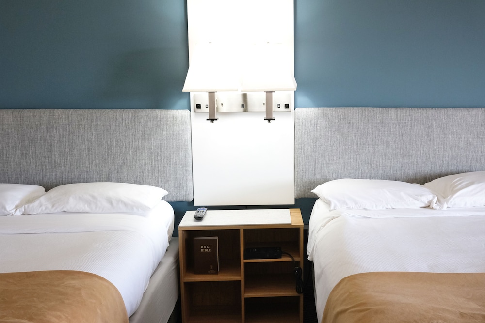 Regency Inn 33/72