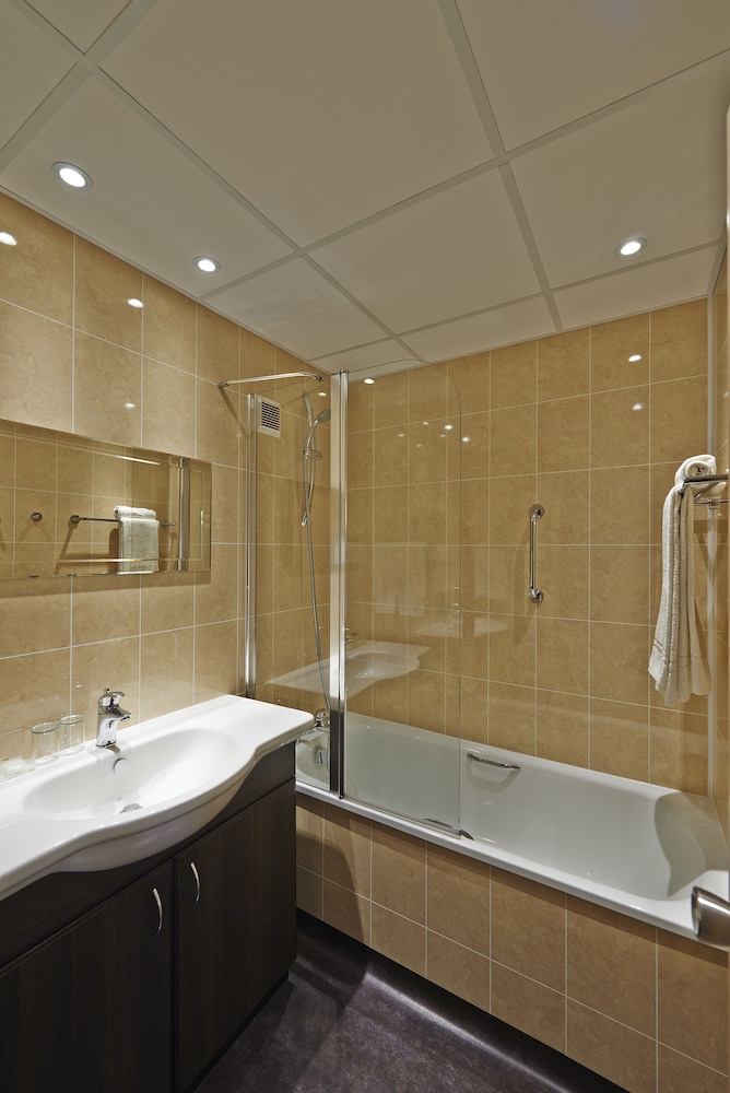 Peninsula Hotel Guernsey 37/37