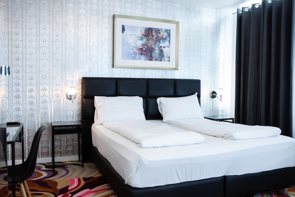 ROOM, TRIPLE