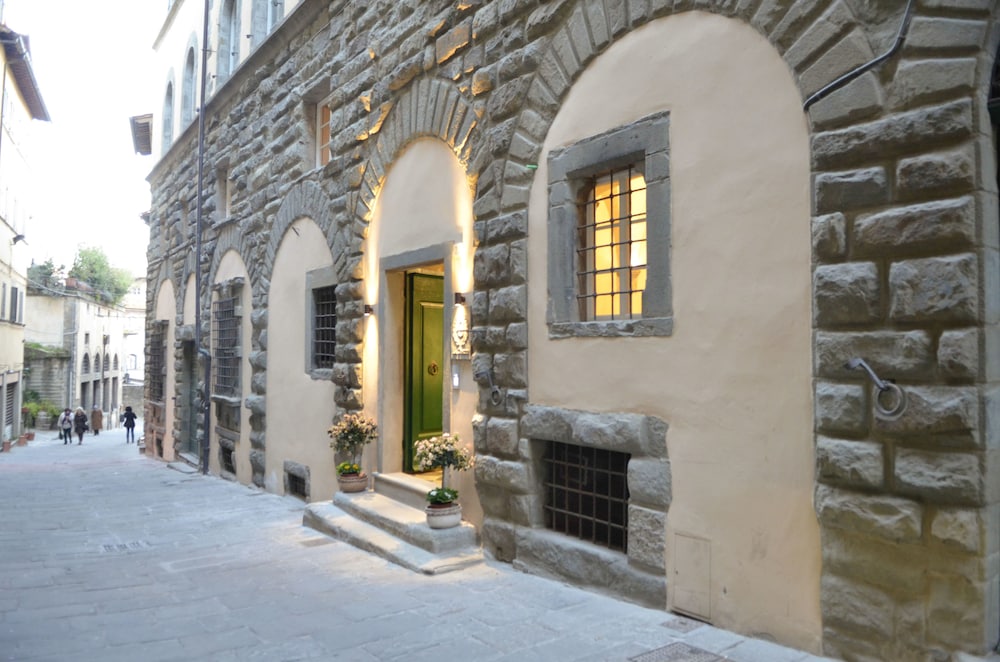 La Corte Di Ambra 4/50