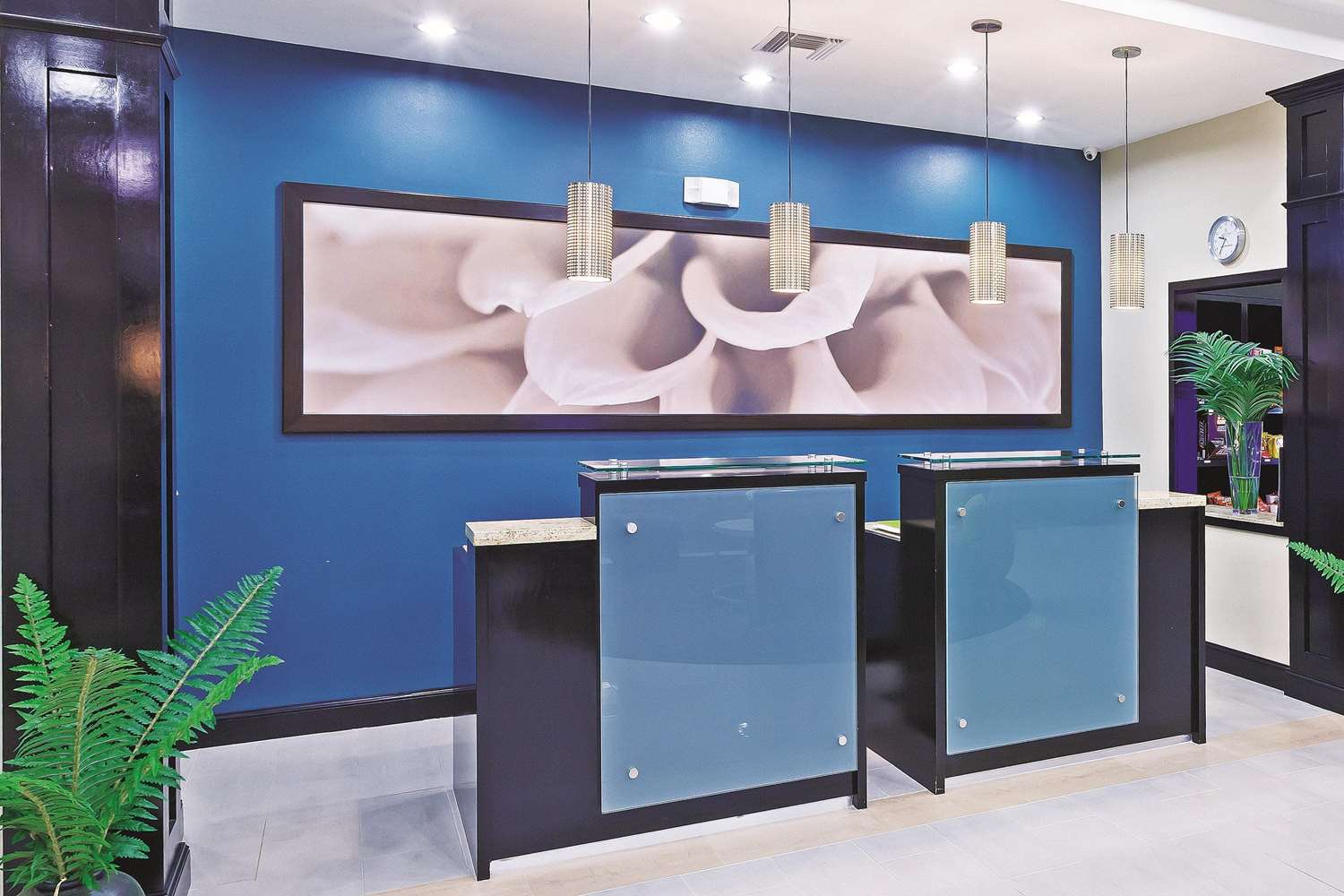 La Quinta Inn & Suites by Wyndham Marshall 2/27