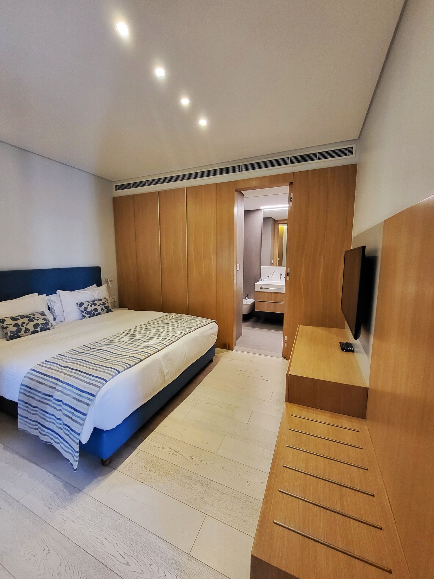 DELUXE, SUITE, WITH POOL