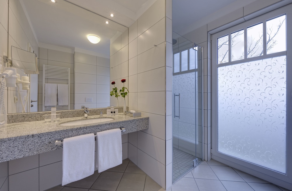 Aquamarin Hotel and Spa 48/50