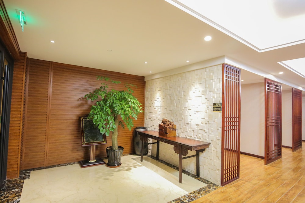New Knight Royal Hotel Airport and International Resort 44/61
