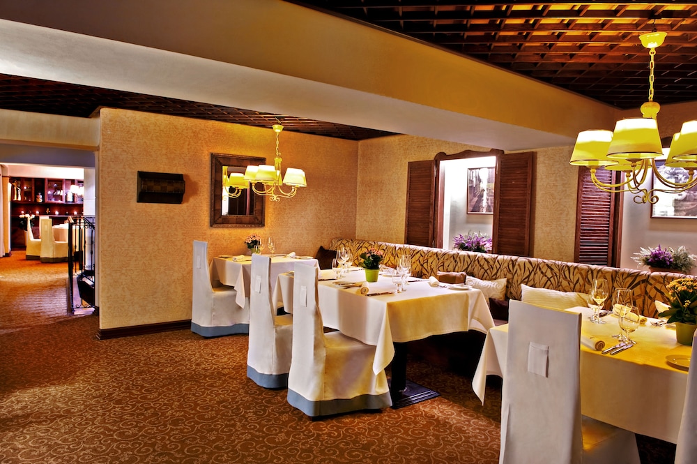 restaurant cafeteria