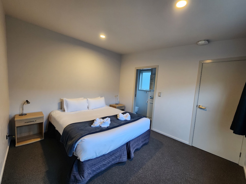 CABIN, KING BED, SOFA