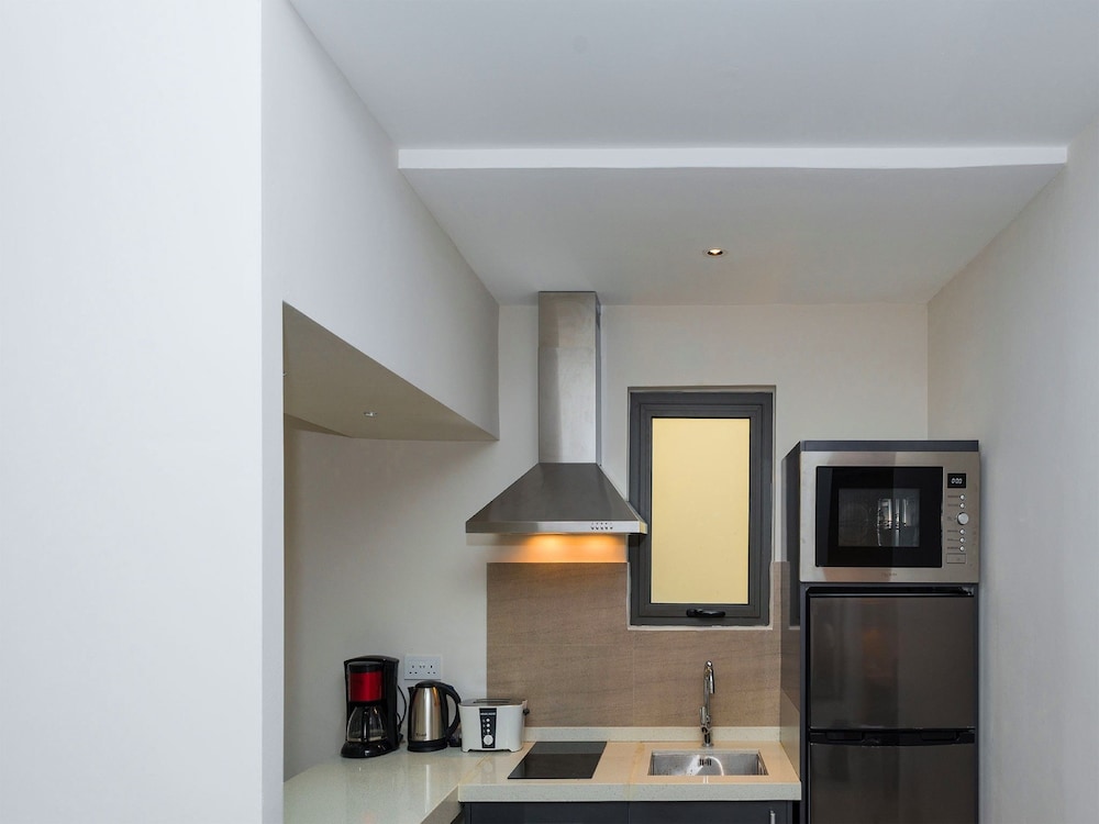 Pereybere Hotel And Apartments 18/44