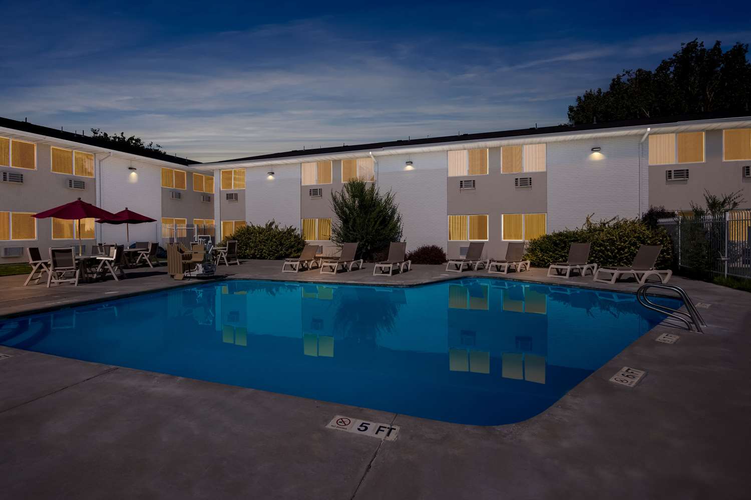 Econo Lodge Idaho Falls, ID 8/48