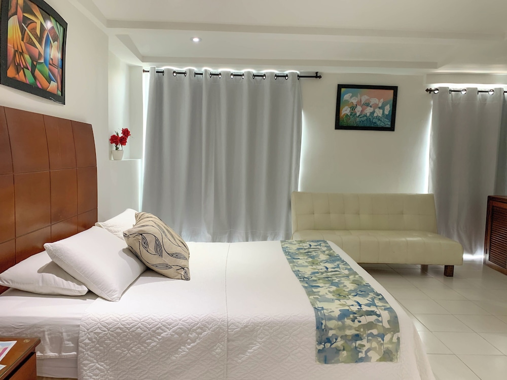 Coral Reef Hotel 28/58