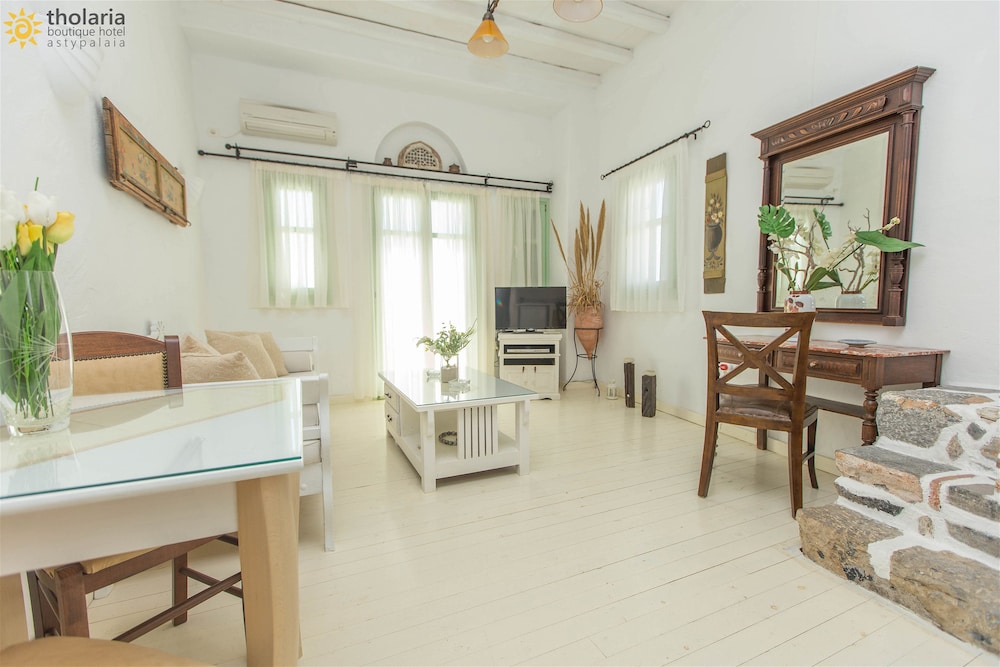 Tholaria Boutique Hotel 36/50