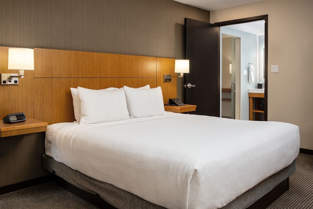 Room at Hyatt Place Edmonton West, EDMONTON