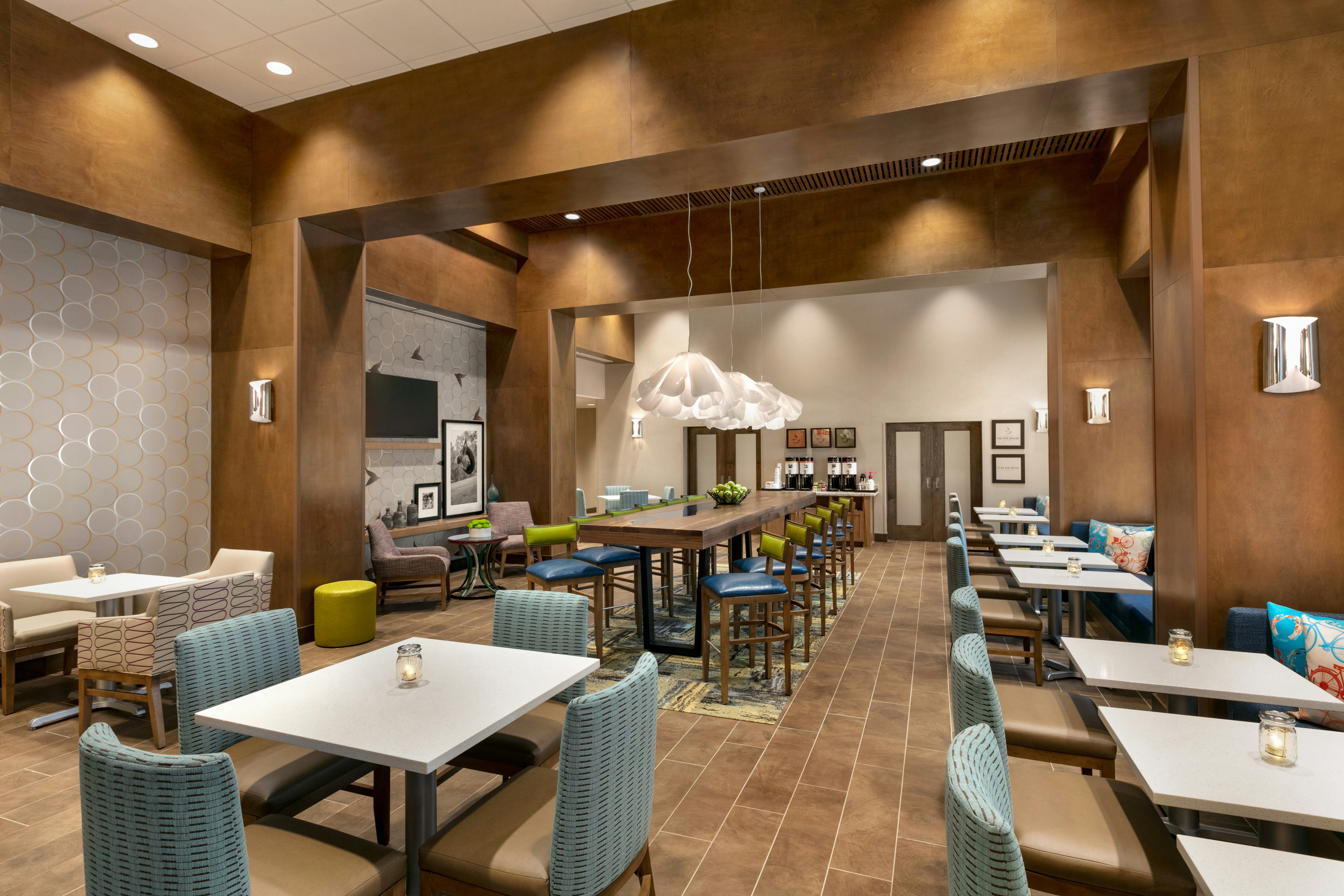 Hampton Inn Suites Johns Creek 33/47