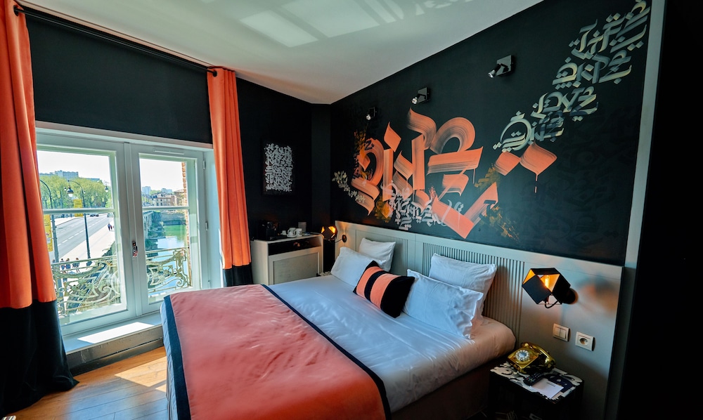 Hotel des Beaux Arts 28/77
