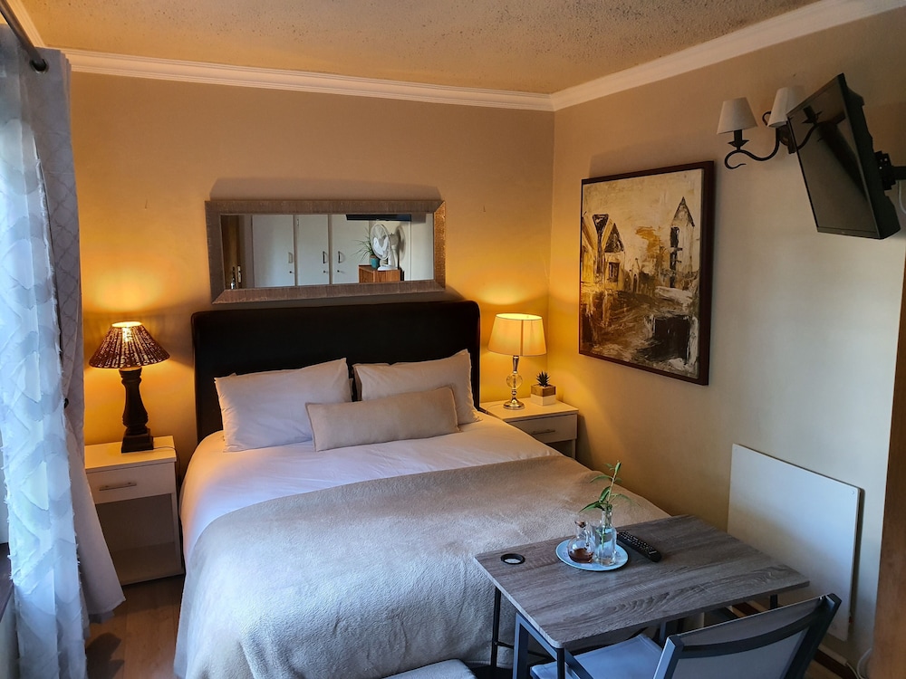 Pepper Tree Bnb 10/50