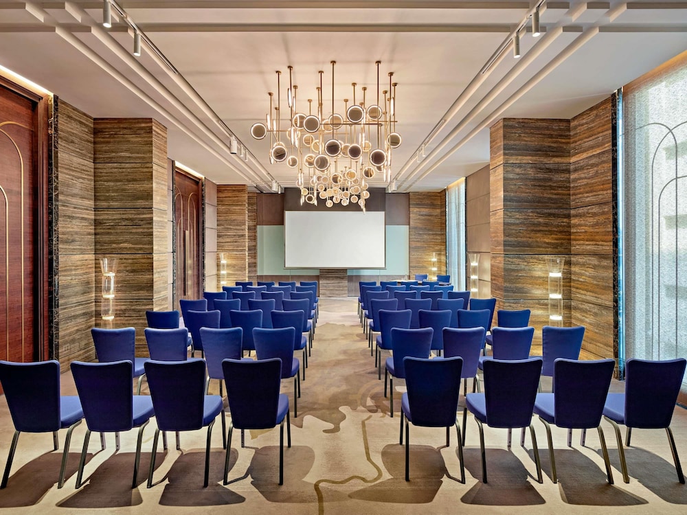 Movenpick Hotel Hanoi Centre 113/121