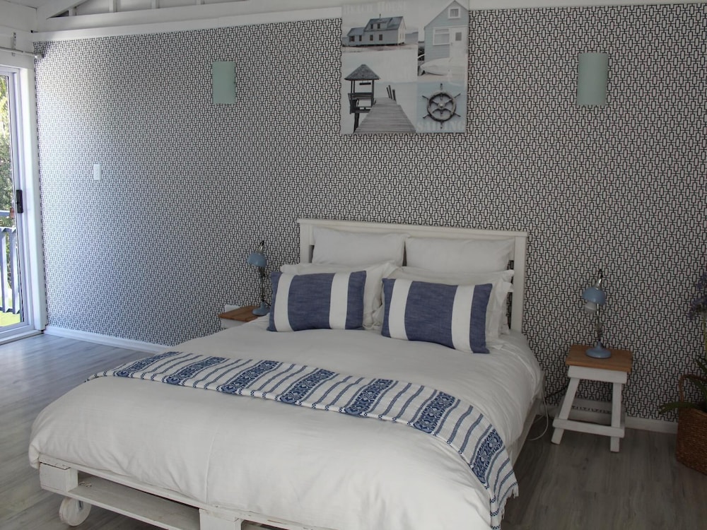 Blue's Guest House 12/33