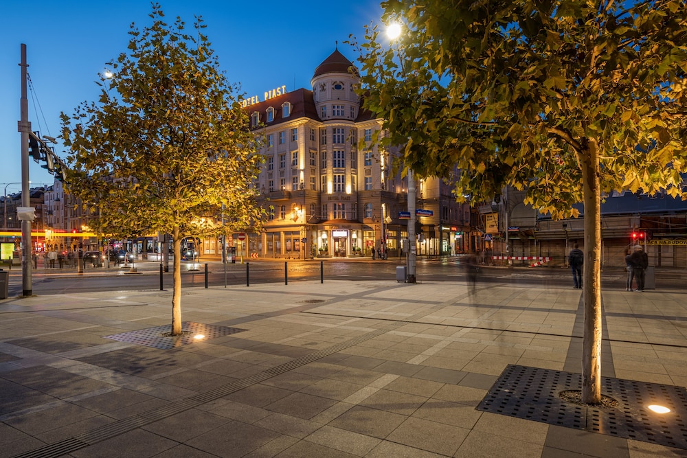 Hotel Piast 45/50