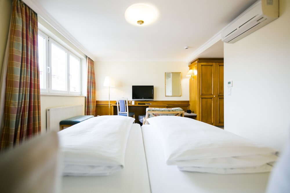 CLASSIC, TWIN BEDS