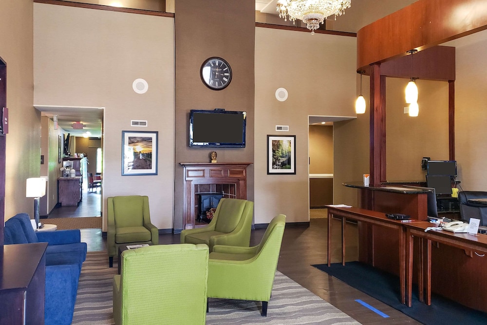 Comfort Suites South Point Huntington 31/43