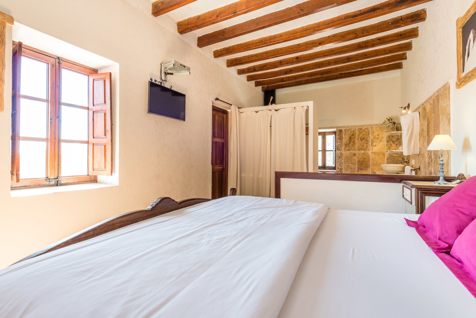 SUPERIOR, DOUBLE OR TWIN BED