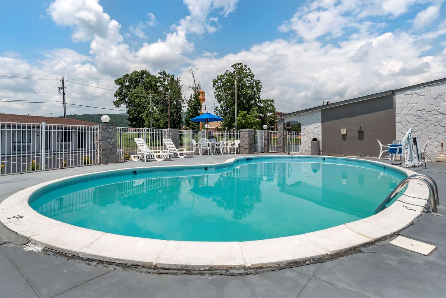 Econo Lodge Oxford near Choccolocco Park 37/37