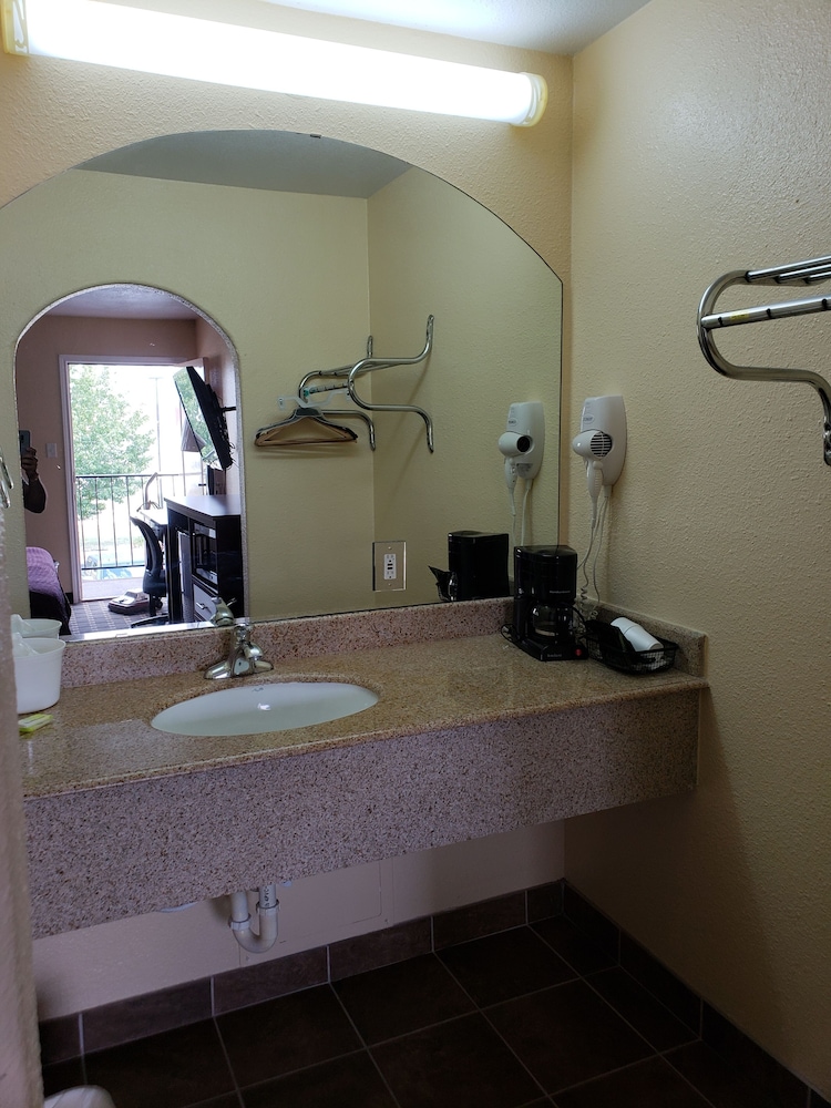 Taylor village inn and suites 16/26