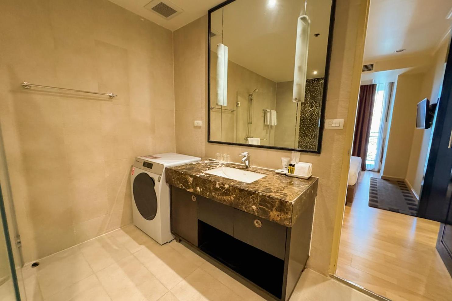 1 Bedroom, Plus