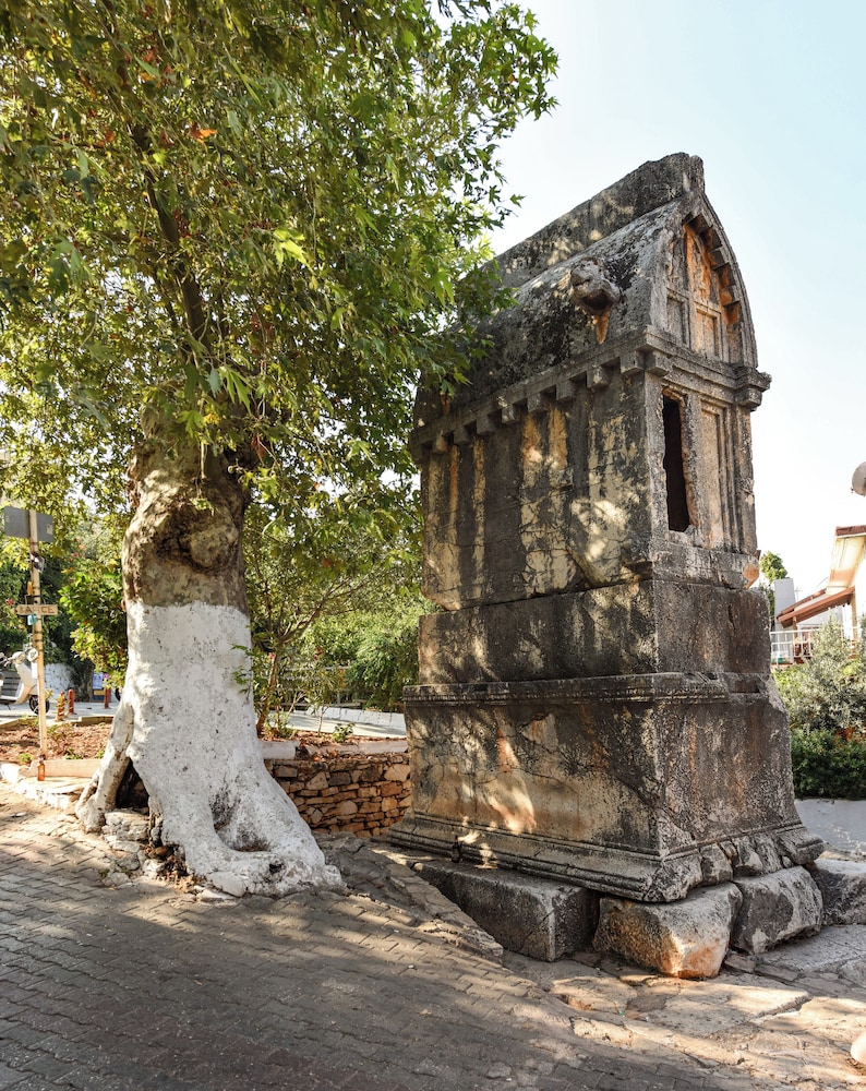 Saylam Suites 4/66