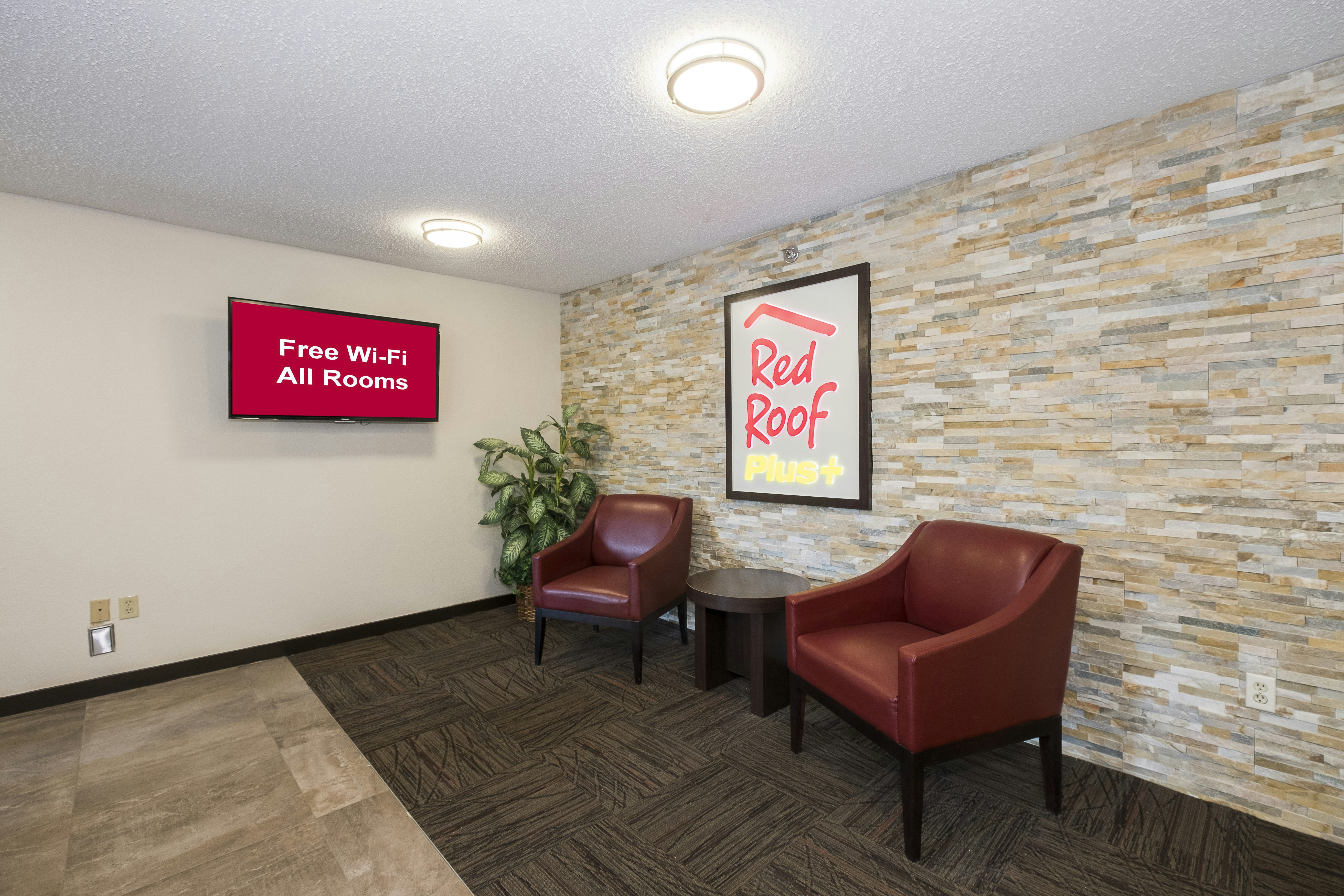 Red Roof Plus Suites Opelika 13/18