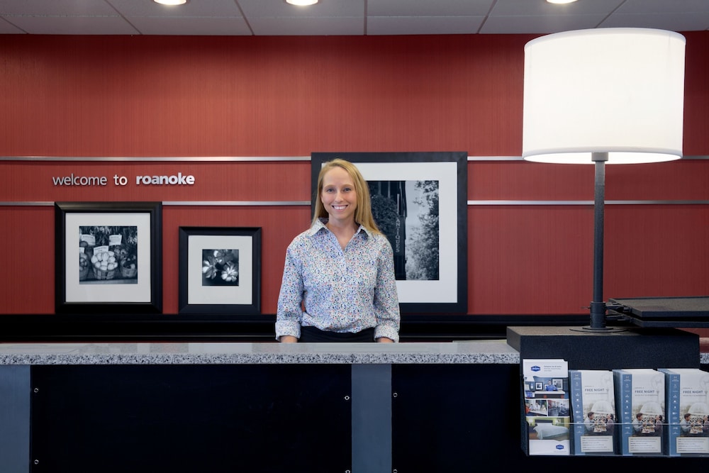 Hampton Inn And Suites Roanoke Airport 12/49