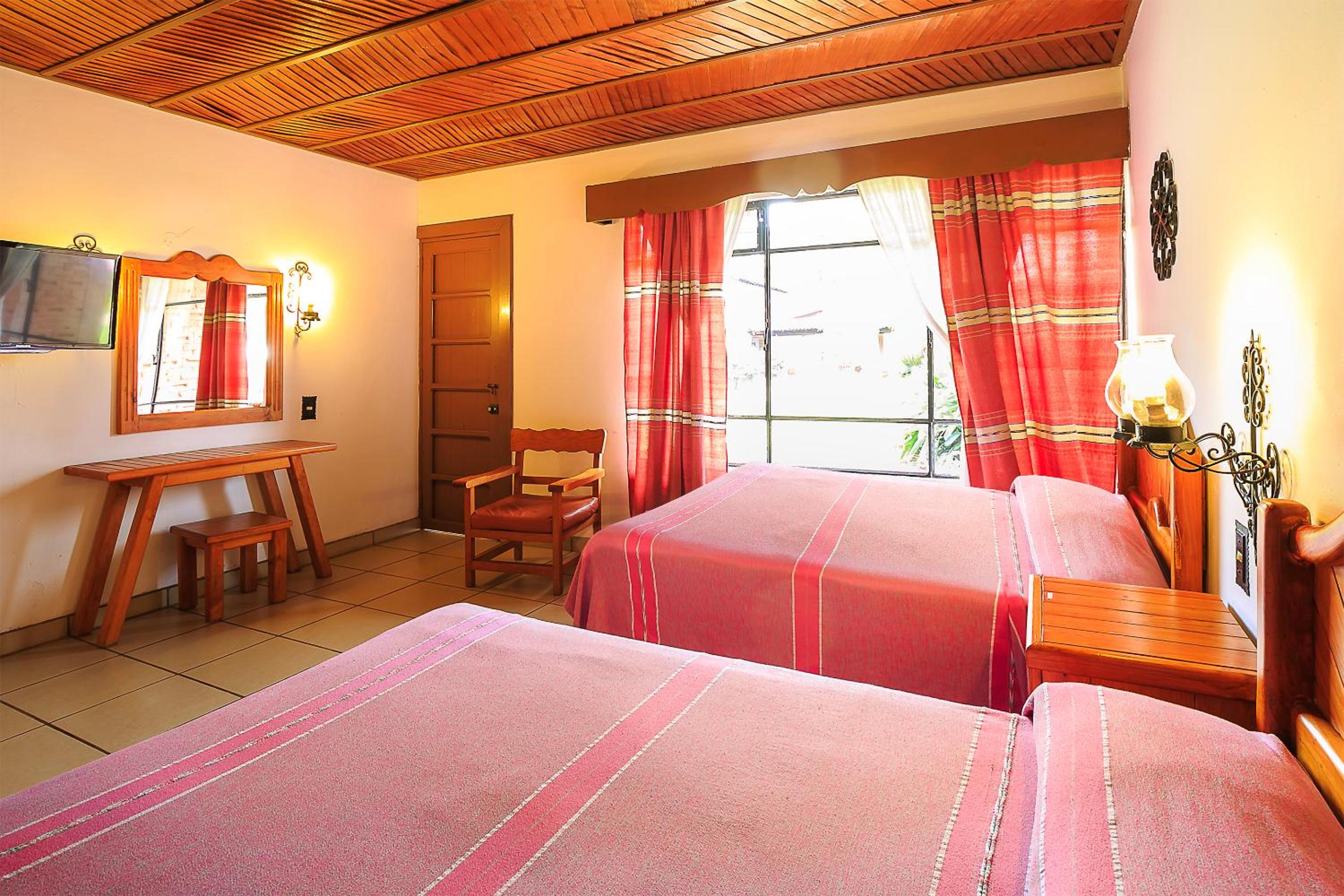 دوبلكس رباعي، Hotel Pie de la Sierra 9/10