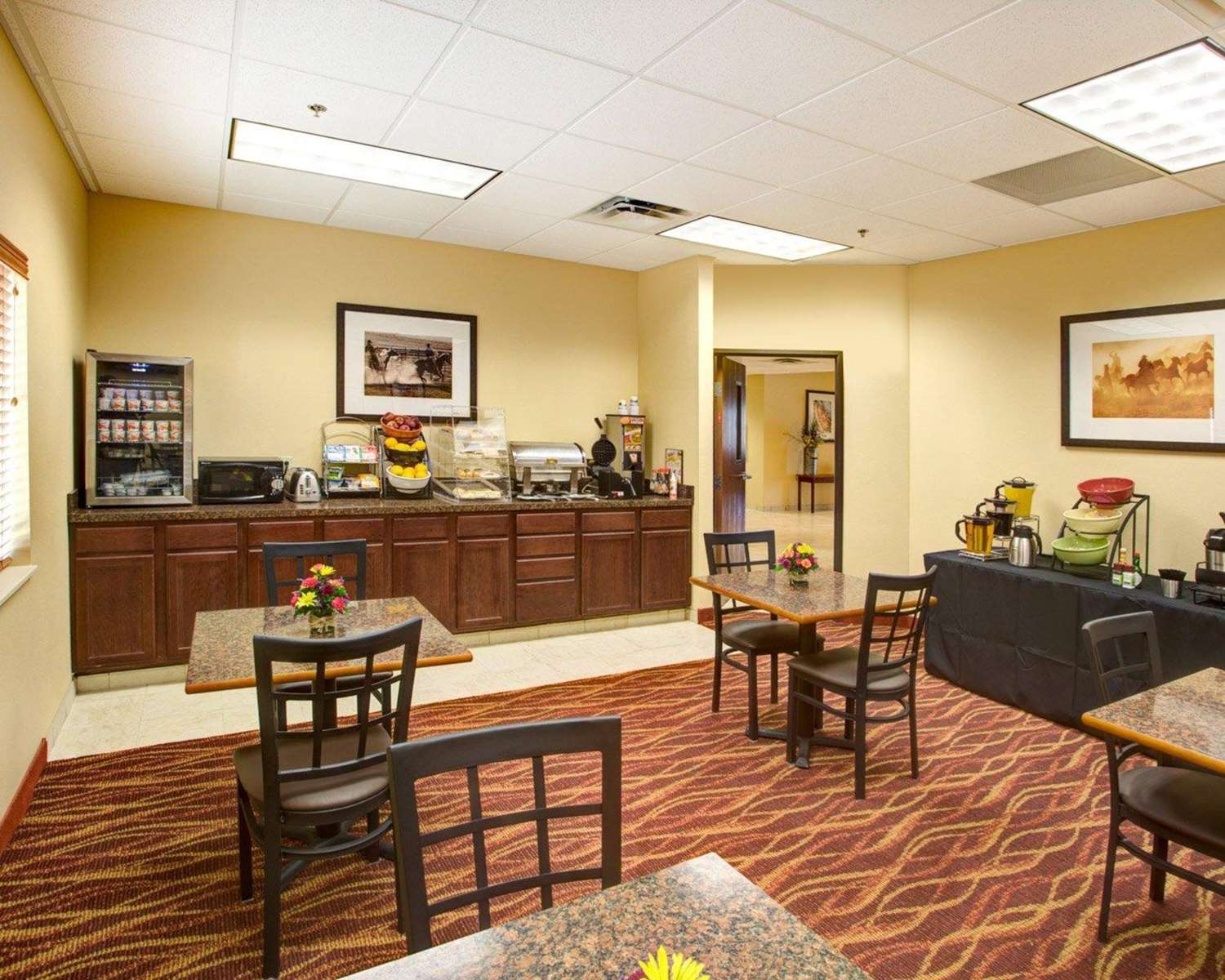 Rodeway Inn & Suites Phillipsburg KS 23/29